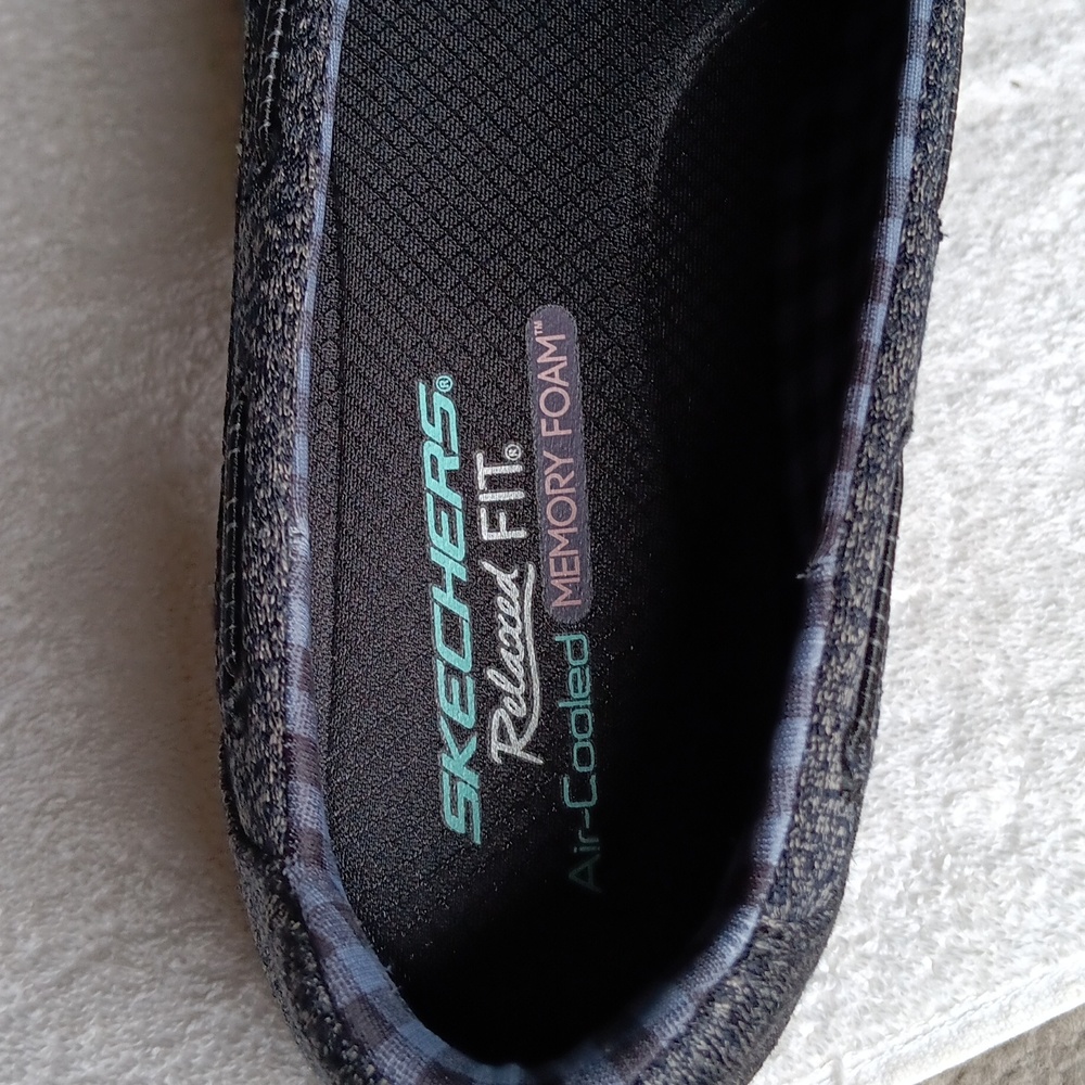 NWOT Skechers Slip On Comfort Casual Shoes - Picture 15 of 16